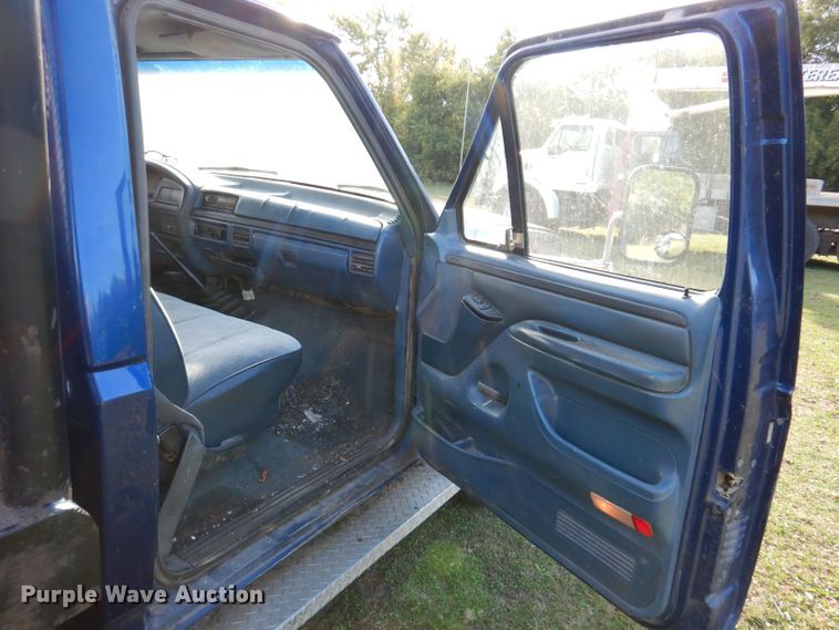 image for item KW9476 1996 Ford F-Super Duty XLT  flatbed truck