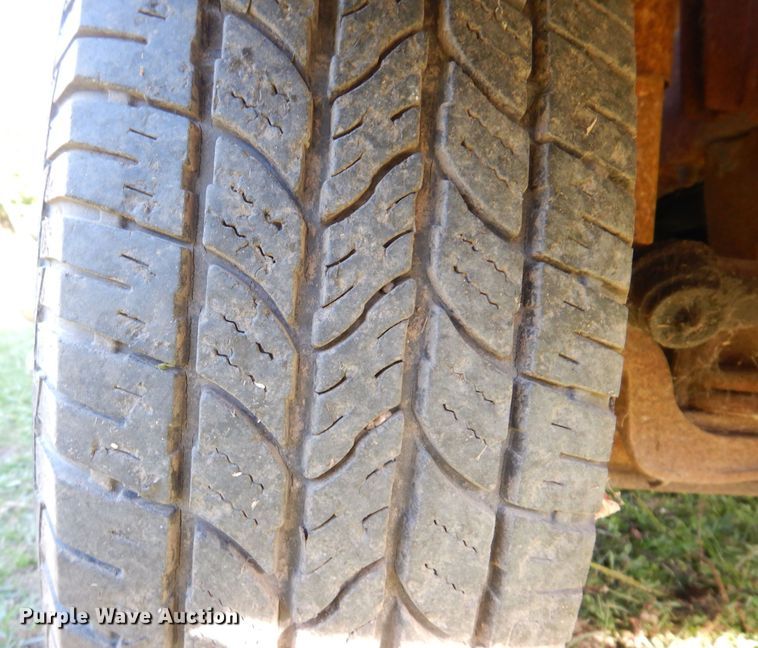 image for item KW9476 1996 Ford F-Super Duty XLT  flatbed truck