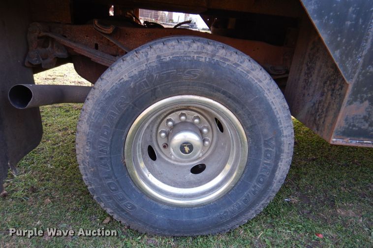 image for item KW9476 1996 Ford F-Super Duty XLT  flatbed truck