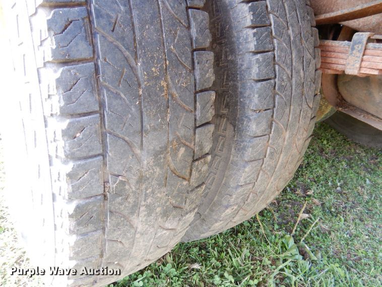 image for item KW9476 1996 Ford F-Super Duty XLT  flatbed truck