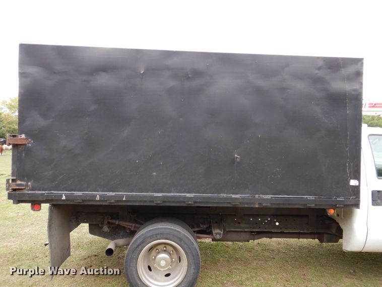 image for item KW9478 1999 Ford F450 Super Duty  chipper truck