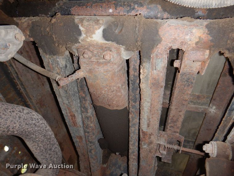 image for item KW9478 1999 Ford F450 Super Duty  chipper truck