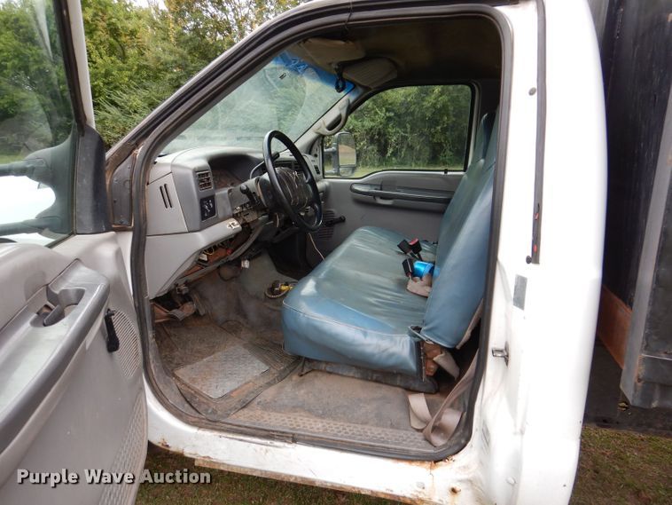 image for item KW9478 1999 Ford F450 Super Duty  chipper truck