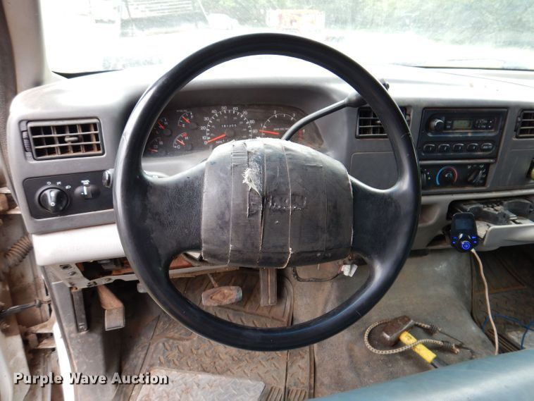 image for item KW9478 1999 Ford F450 Super Duty  chipper truck