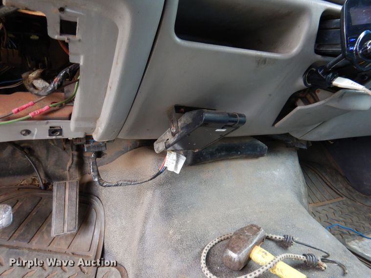 image for item KW9478 1999 Ford F450 Super Duty  chipper truck