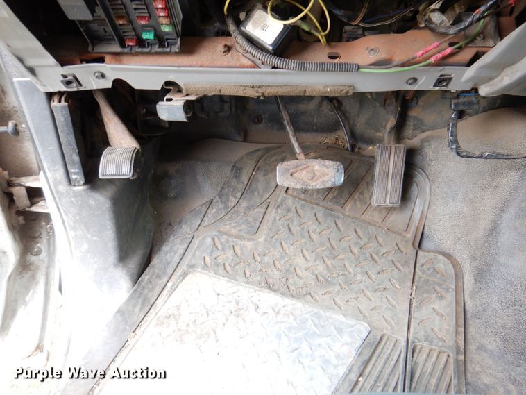 image for item KW9478 1999 Ford F450 Super Duty  chipper truck