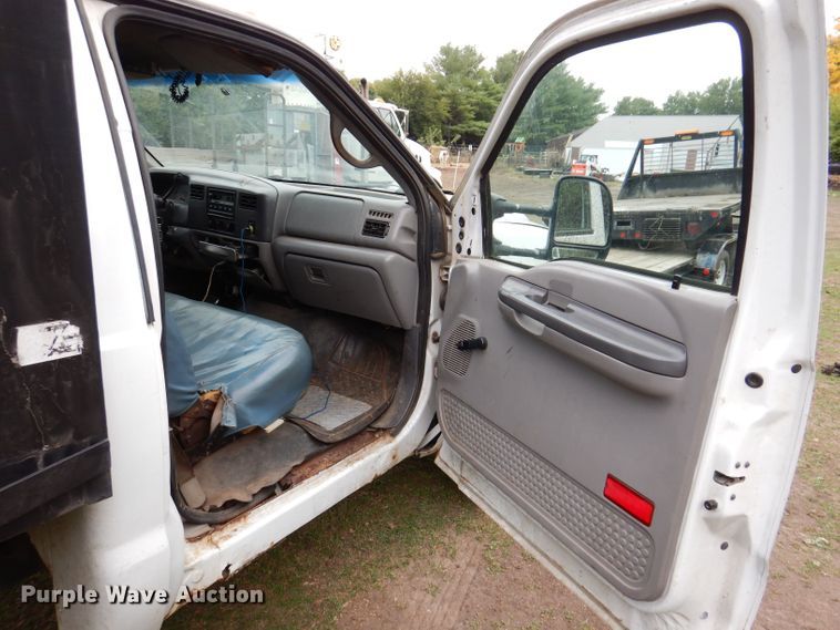 image for item KW9478 1999 Ford F450 Super Duty  chipper truck