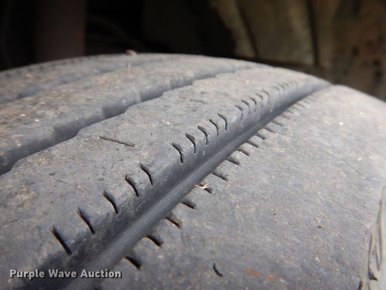 image for item KW9478 1999 Ford F450 Super Duty  chipper truck