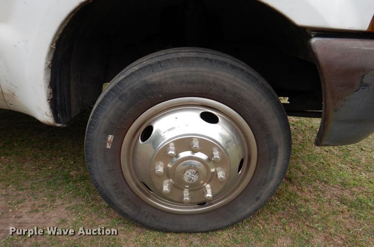 image for item KW9478 1999 Ford F450 Super Duty  chipper truck