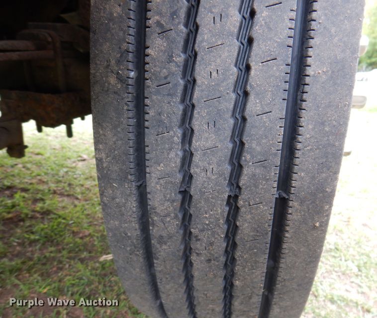 image for item KW9478 1999 Ford F450 Super Duty  chipper truck