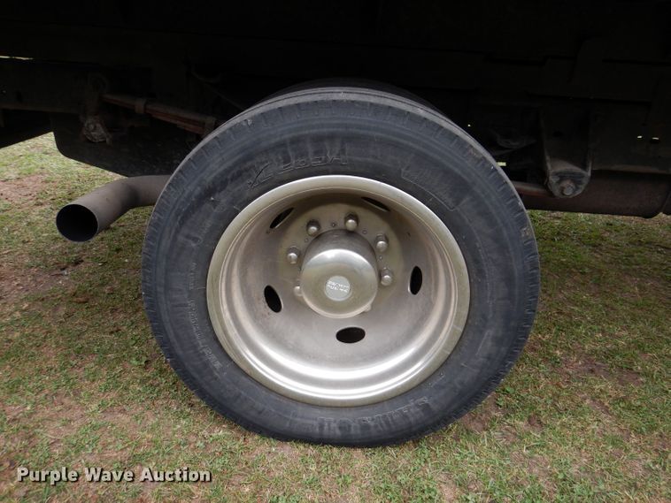 image for item KW9478 1999 Ford F450 Super Duty  chipper truck