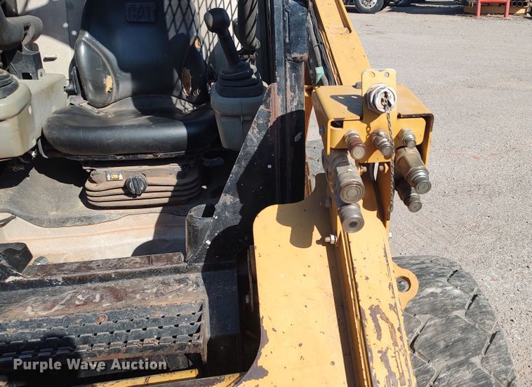 image for item LK9871 2009 Caterpillar 262C  skid steer loader