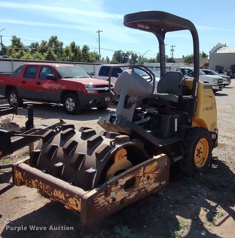 image for item LK9889 2010 Volvo SD25D  single drum roller