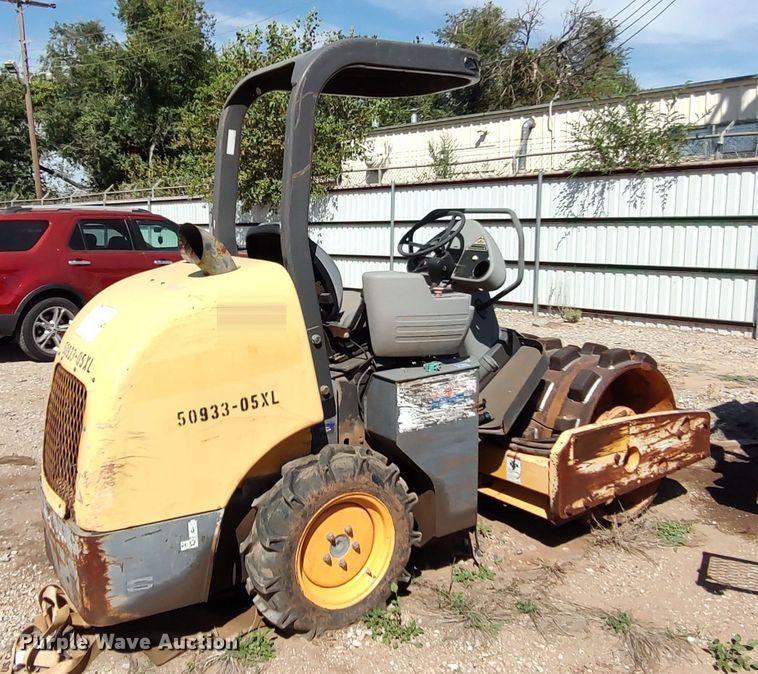 image for item LK9889 2010 Volvo SD25D  single drum roller