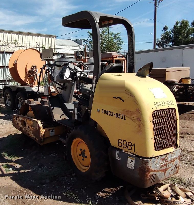 image for item LK9889 2010 Volvo SD25D  single drum roller