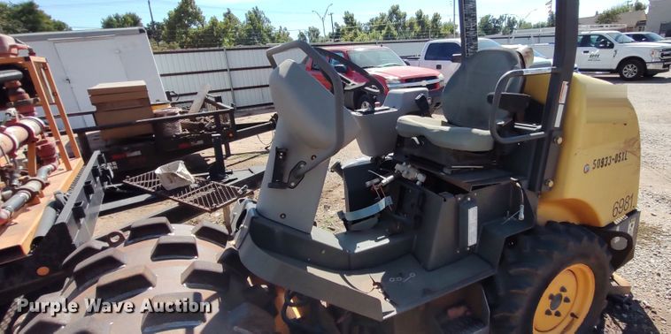 image for item LK9889 2010 Volvo SD25D  single drum roller