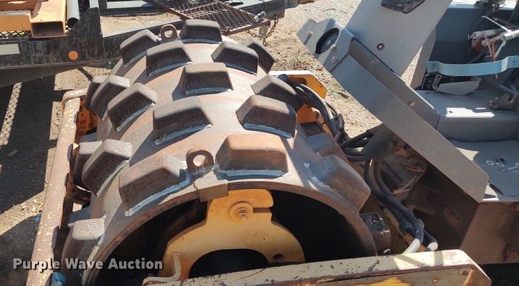 image for item LK9889 2010 Volvo SD25D  single drum roller