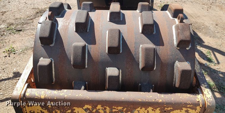 image for item LK9889 2010 Volvo SD25D  single drum roller