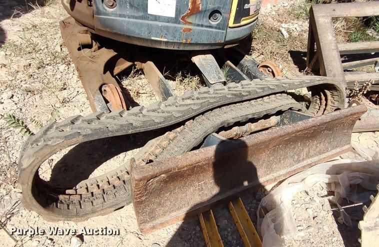 image for item LK9890 2011 Yanmar ViO35-5B  mini excavator