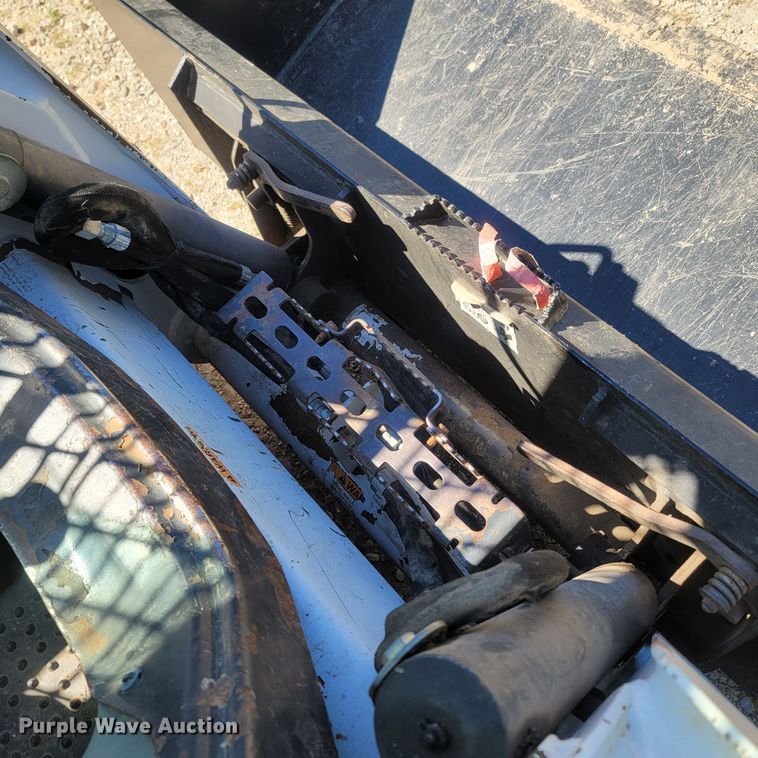 image for item LM9750 2015 Bobcat S590  skid steer loader