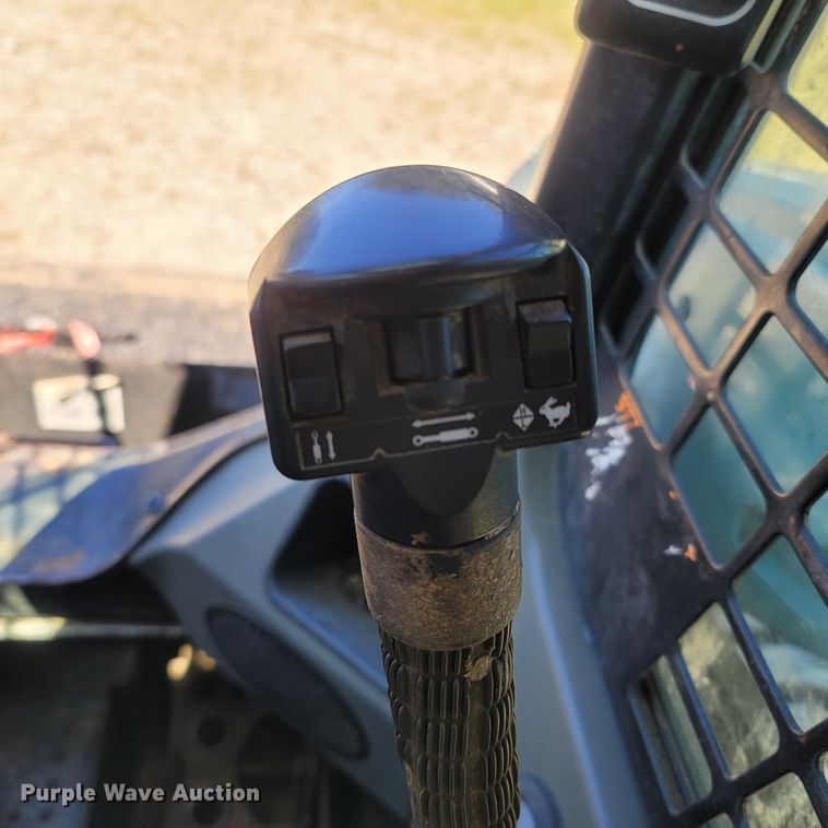 image for item LM9750 2015 Bobcat S590  skid steer loader