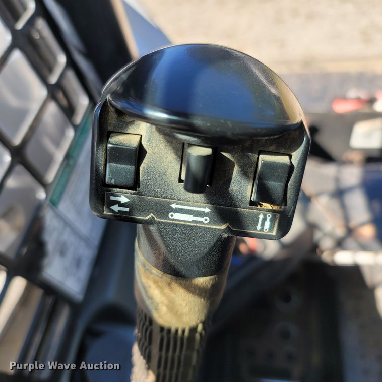 image for item LM9750 2015 Bobcat S590  skid steer loader