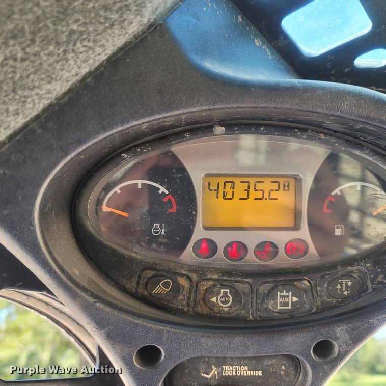 image for item LM9750 2015 Bobcat S590  skid steer loader