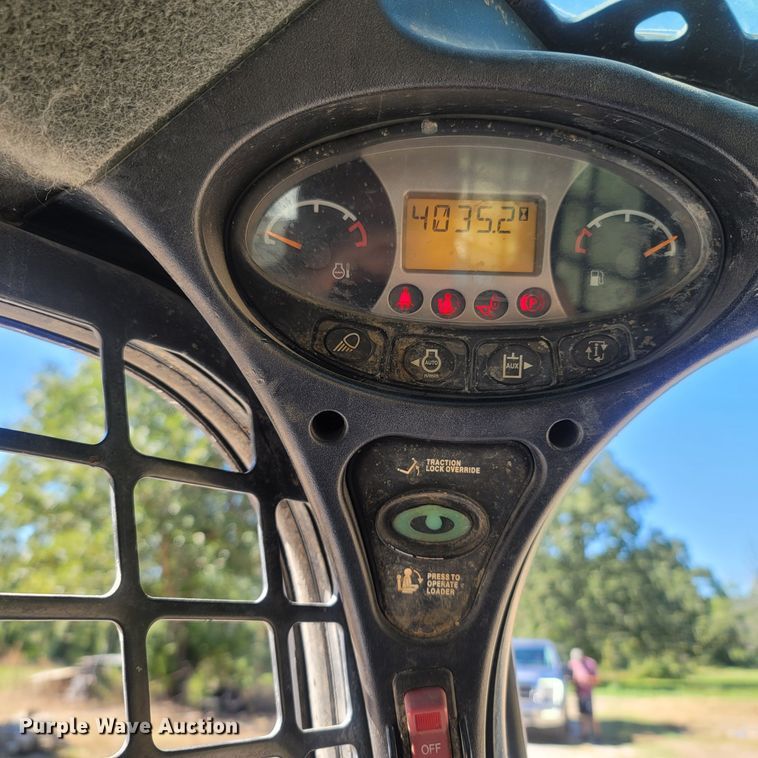 image for item LM9750 2015 Bobcat S590  skid steer loader