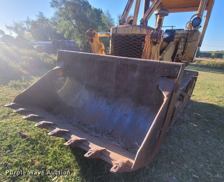 image for item LN9588 1971 International Harvester 175B  track loader