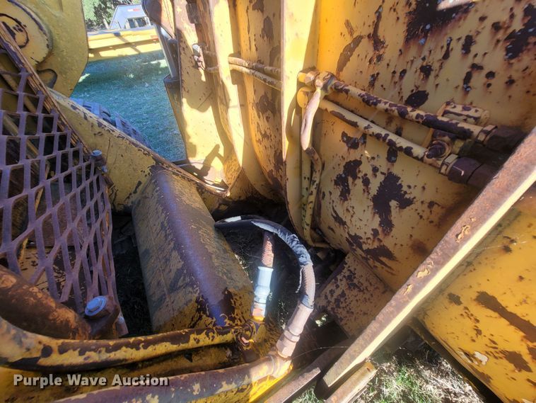 image for item LN9588 1971 International Harvester 175B  track loader