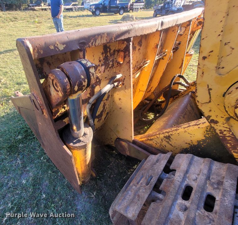 image for item LN9588 1971 International Harvester 175B  track loader