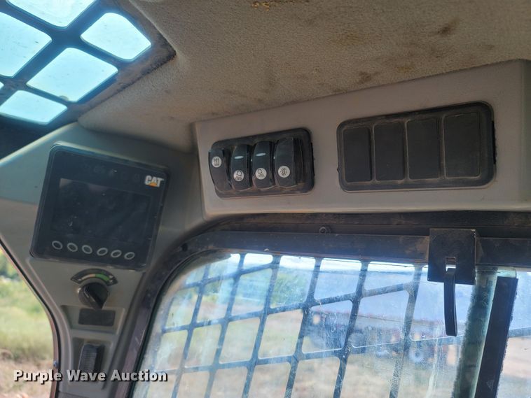 image for item LN9590 2018 Caterpillar 299D2  tracked skid steer loader