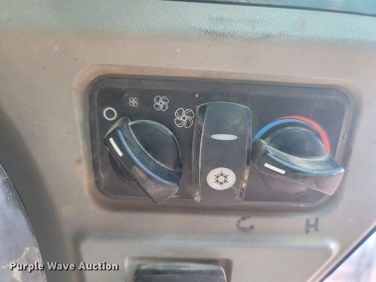 image for item LN9590 2018 Caterpillar 299D2  tracked skid steer loader