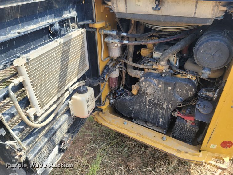 image for item LN9590 2018 Caterpillar 299D2  tracked skid steer loader