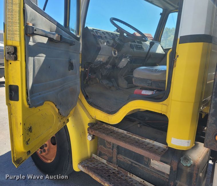 image for item LN9599 1996 Freightliner FL70  dump truck