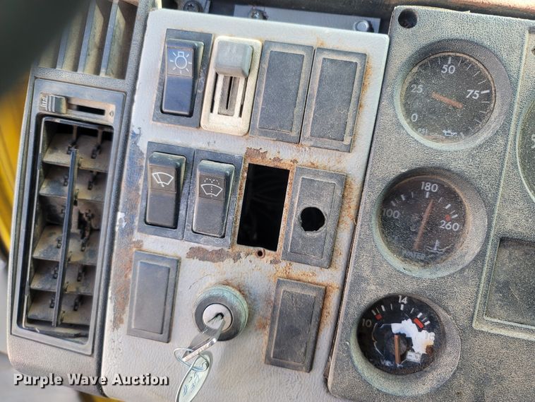 image for item LN9599 1996 Freightliner FL70  dump truck