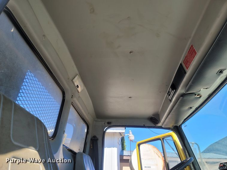 image for item LN9599 1996 Freightliner FL70  dump truck