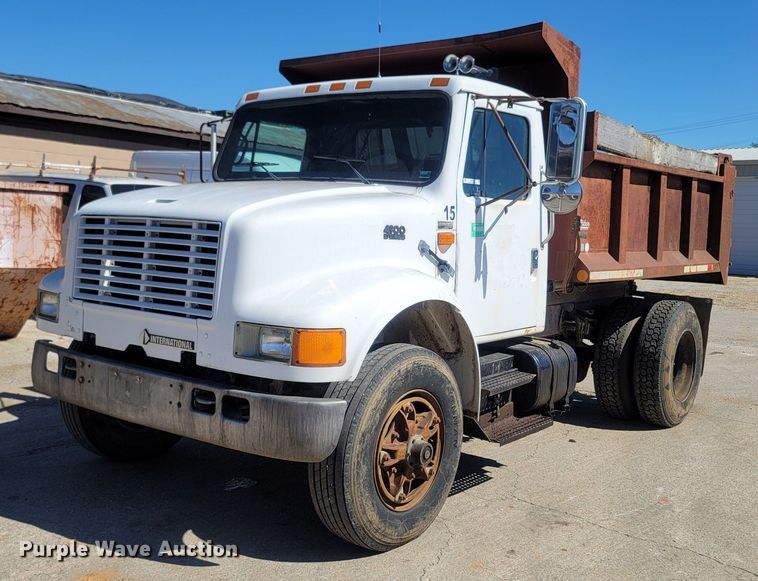image for item LN9606 1993 International 4900  dump truck