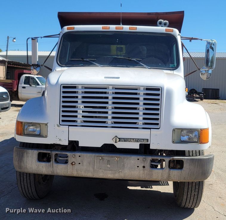 image for item LN9606 1993 International 4900  dump truck