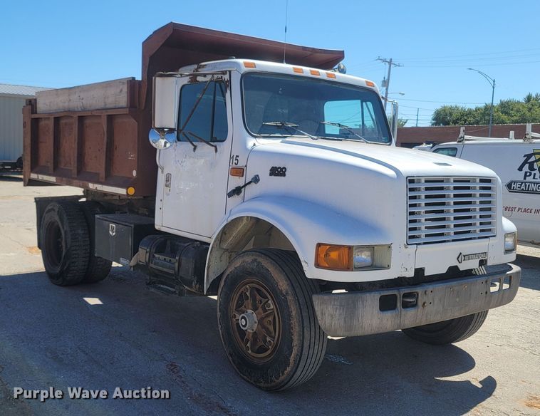 image for item LN9606 1993 International 4900  dump truck