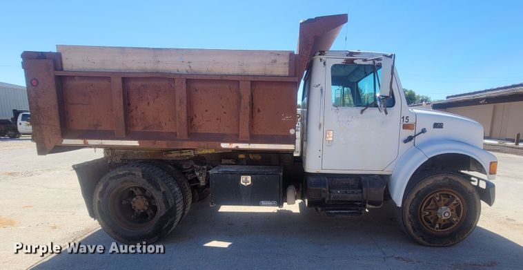image for item LN9606 1993 International 4900  dump truck