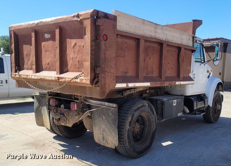 image for item LN9606 1993 International 4900  dump truck