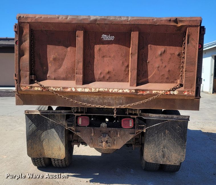 image for item LN9606 1993 International 4900  dump truck
