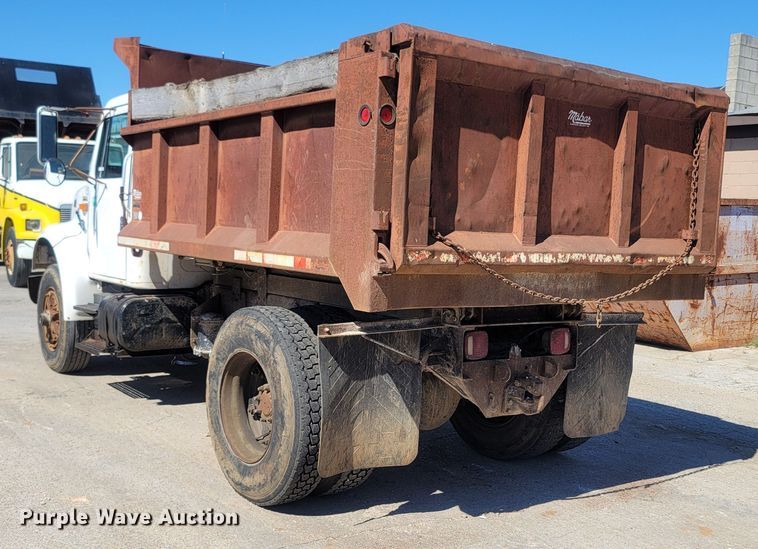 image for item LN9606 1993 International 4900  dump truck