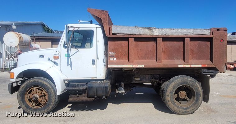 image for item LN9606 1993 International 4900  dump truck