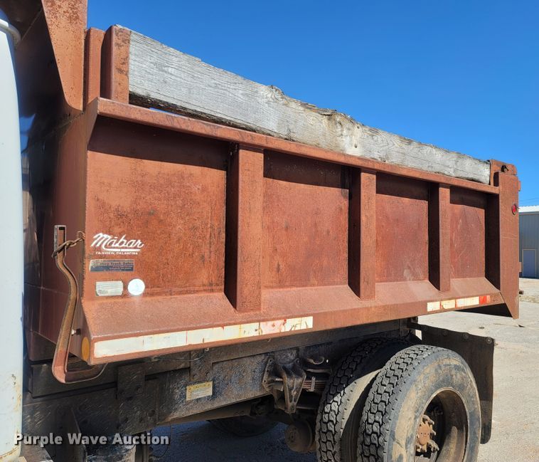 image for item LN9606 1993 International 4900  dump truck