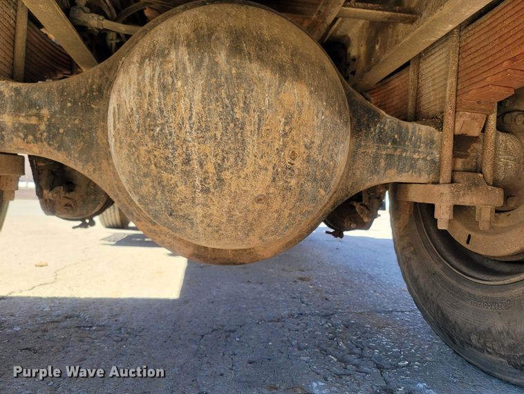 image for item LN9606 1993 International 4900  dump truck