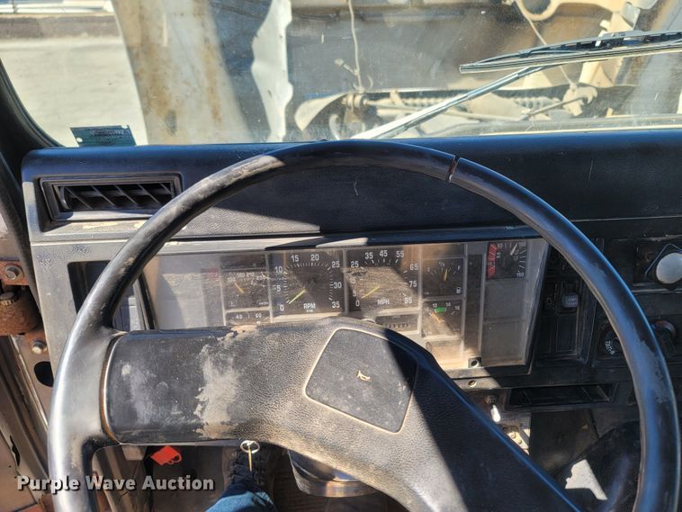 image for item LN9606 1993 International 4900  dump truck