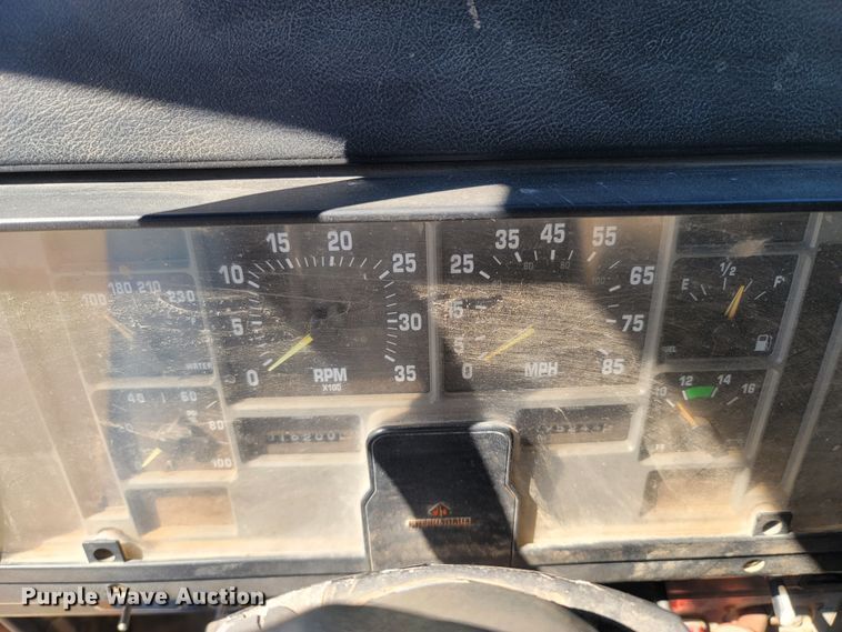 image for item LN9606 1993 International 4900  dump truck