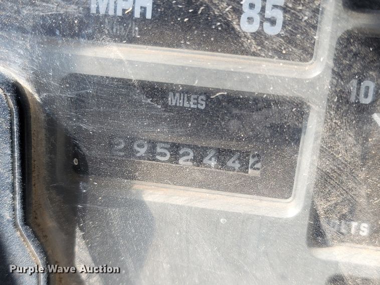 image for item LN9606 1993 International 4900  dump truck